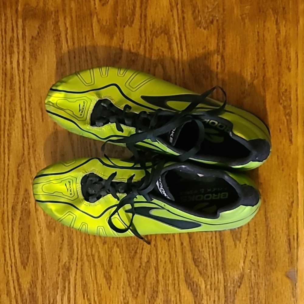 Brooks Sprinter spikes size 7 women's metallic green